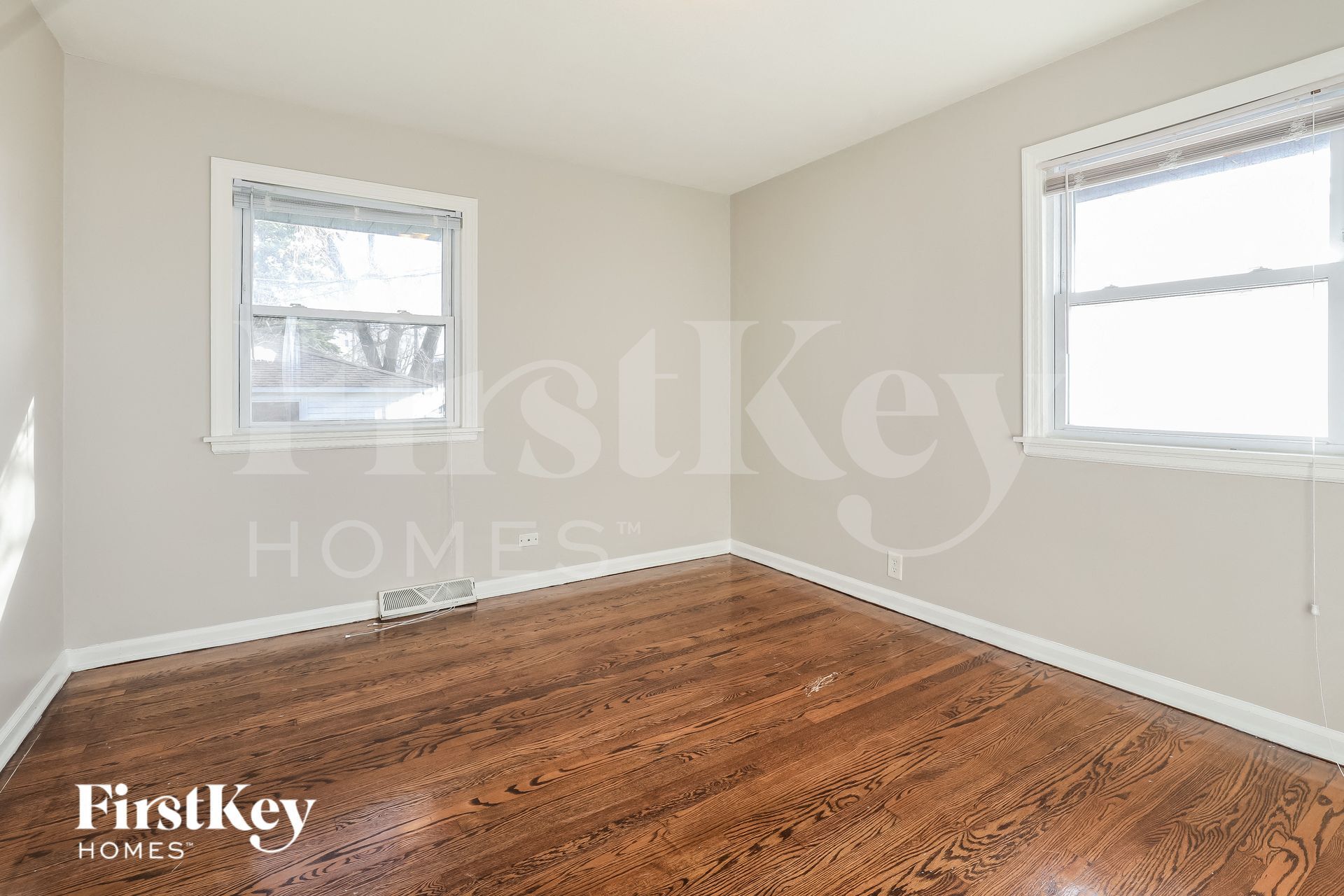 Building Photo - 461 Clyde Ave