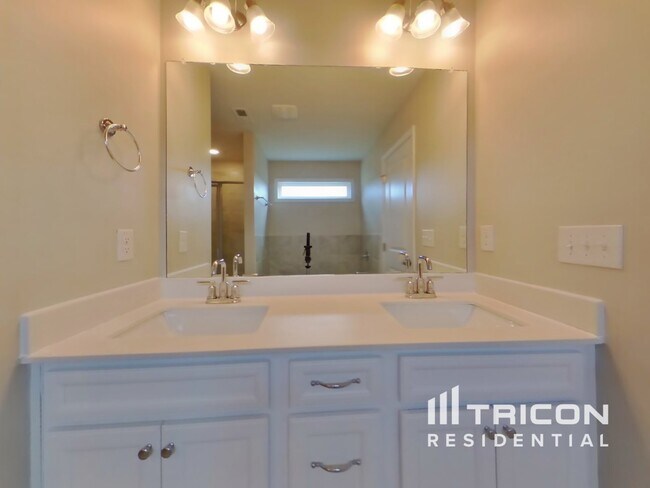 Building Photo - 331 Leyland Crossing