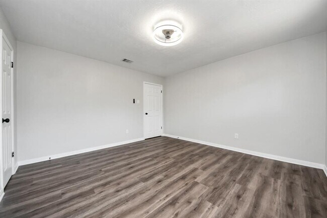 Building Photo - 10602 Raydell Dr