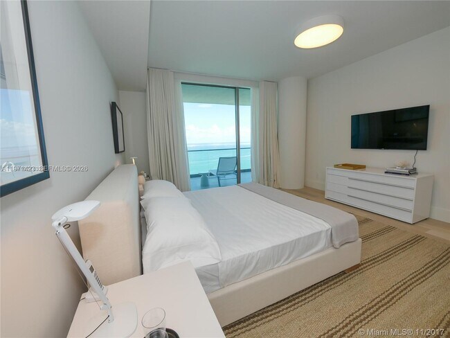 Building Photo - 10201 Collins Ave