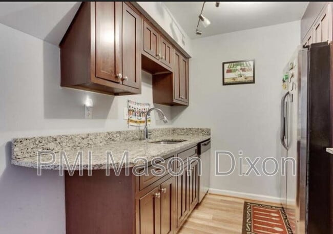 Building Photo - 8024 Chapel Cove Dr