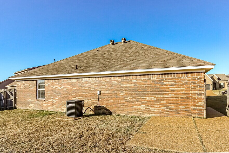 Building Photo - 4216 Blake Cir