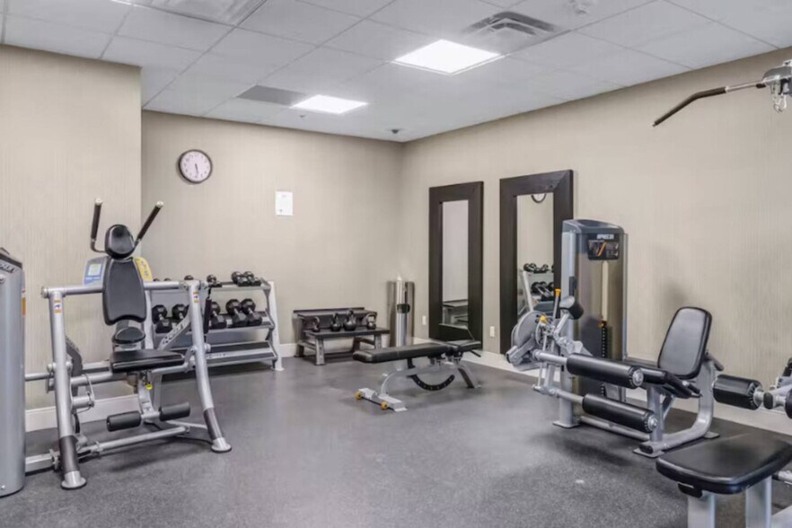 Building Photo - 1555 Elm St