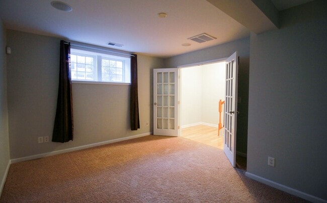 Building Photo - 264 W Bland St