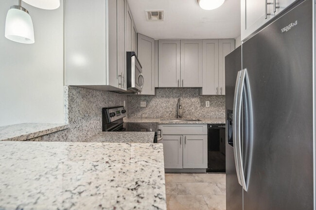 Building Photo - 3040 NE 16th Ave