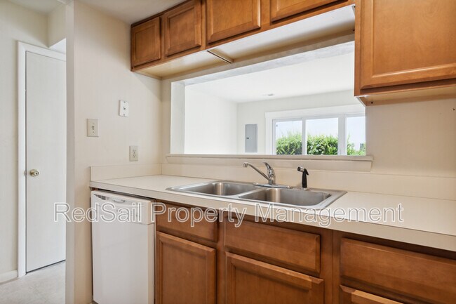 Building Photo - 3823 Staffordshire Ln