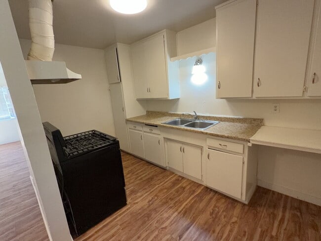 Building Photo - 2 Bedroom 1 Bath Duplex