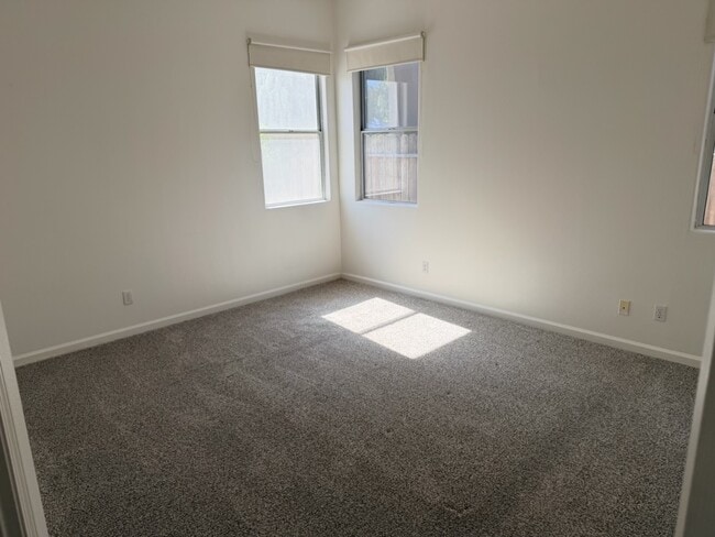 Building Photo - 6200 N Stockdale Dr