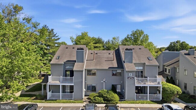 Building Photo - 1310 Roberts Way