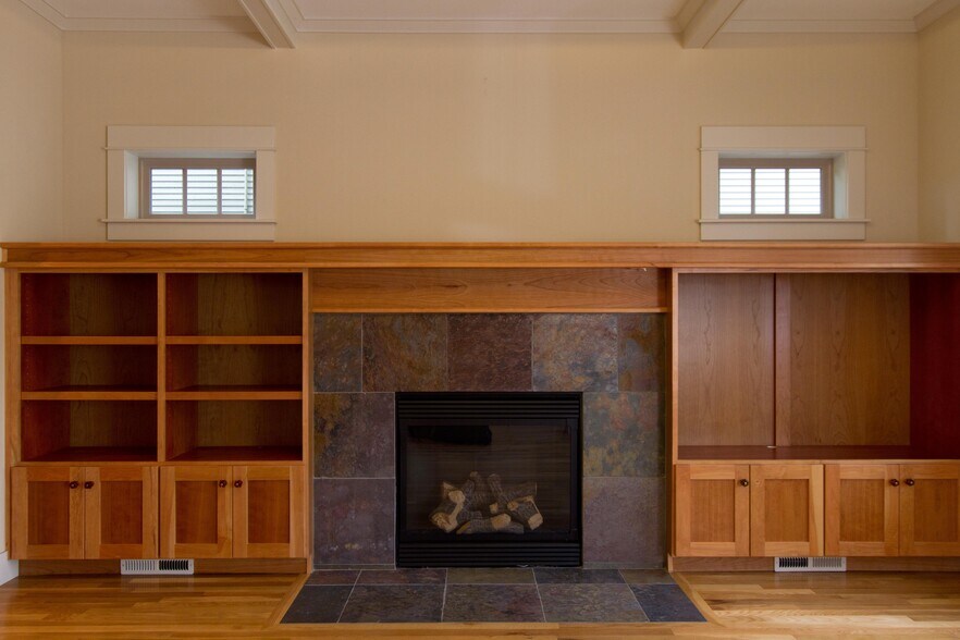 Building Photo - 1062 SE Webber St