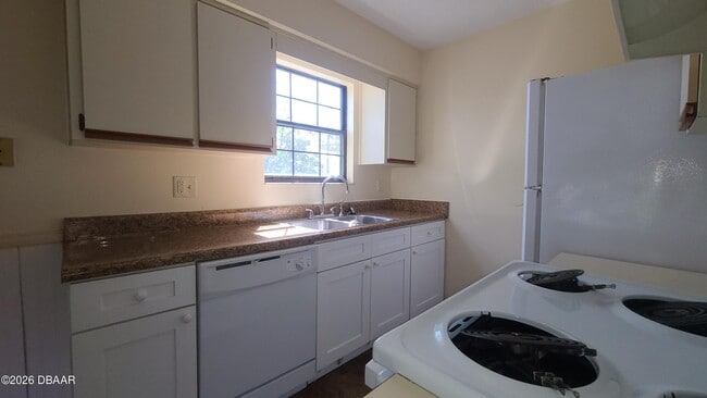 Building Photo - 840 Center Ave