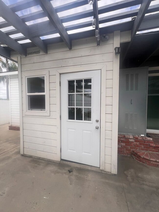 Building Photo - Beautiful 3 Bed / 2 Bath Home with Detached Bonus Space