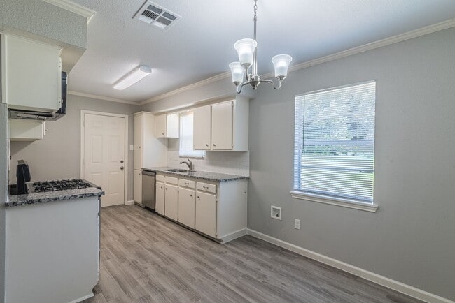 Building Photo - 9407 Irby St