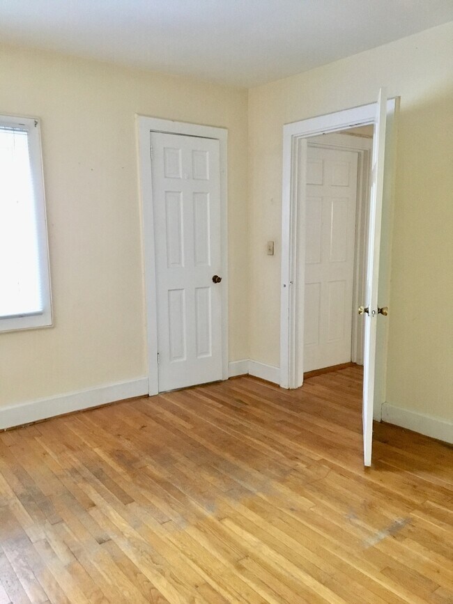 Building Photo - 118 S Waccamaw Ave