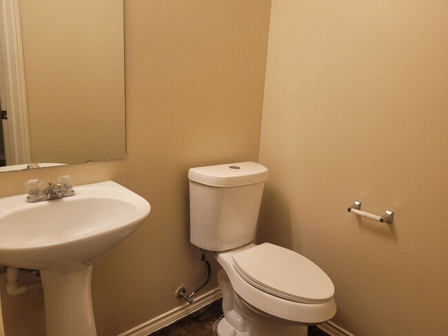 Building Photo - 10818 Mathom Landing