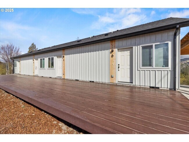 Building Photo - 1209 Carlyle St