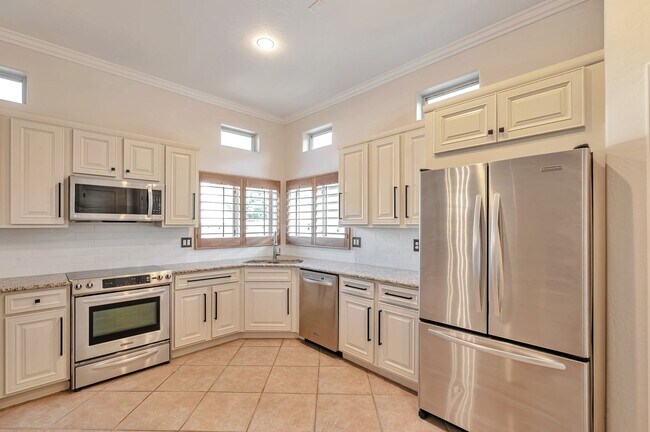 Building Photo - Stunning Mountain Views! Four Bed Home In East Scottsdale!