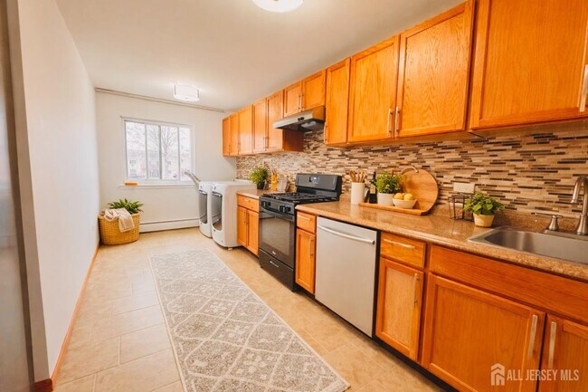 Building Photo - 20 Lake Ave