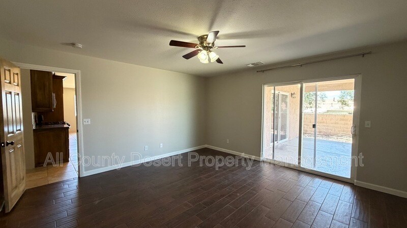 Building Photo - 9751 Palm Dr