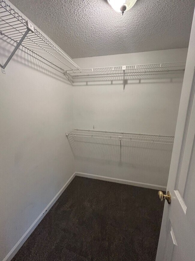 Building Photo - IVERJOHN4107