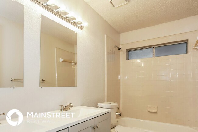 Building Photo - 4104 Hathaway Dr