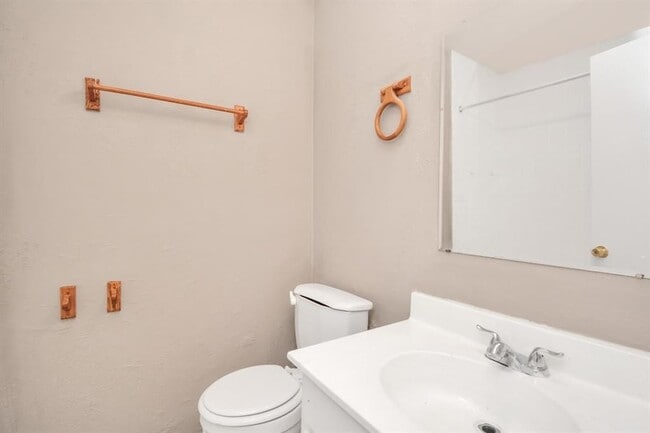 Building Photo - 4803 Beechaven St