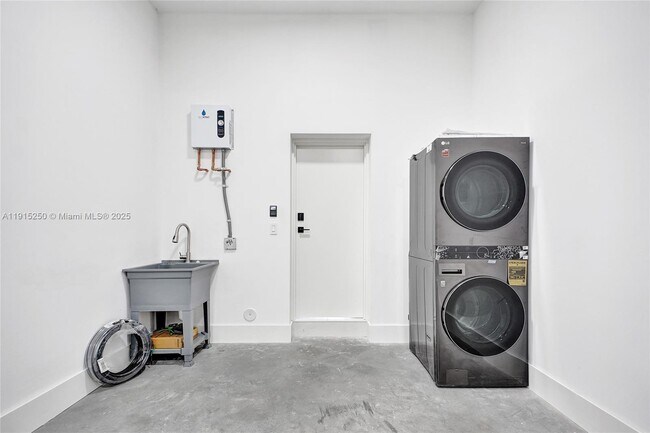 Building Photo - 119 NE 118th St