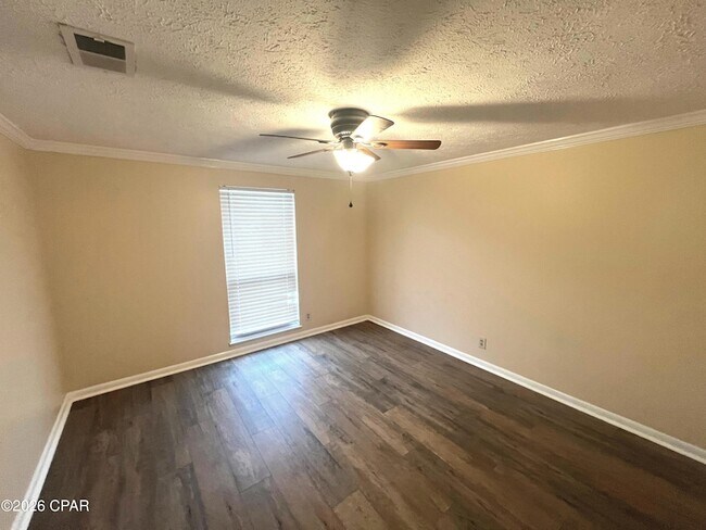 Building Photo - 3039 Headland Ave