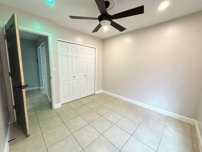 Building Photo - Newly Remodeled 3/2 with Pool