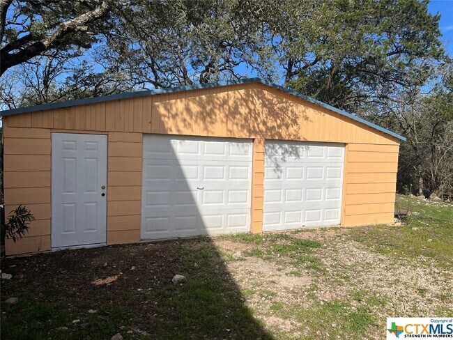 Building Photo - 230 Six Pines Rd