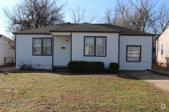 Building Photo - 2 bed, 2 Living areas! Close to Tinker