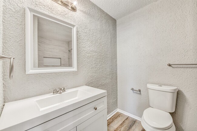 Building Photo - 405 Cherry St