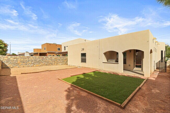 Building Photo - 3005 Cedar Creek