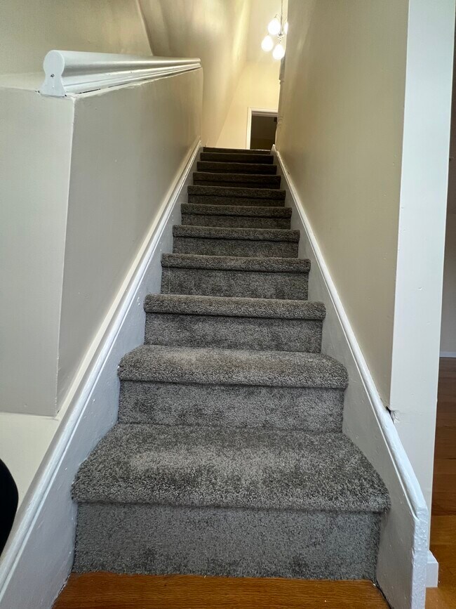 Going to Bedrooms - 134 S Broadway