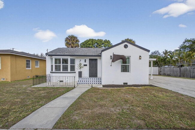 Building Photo - 701 37th St