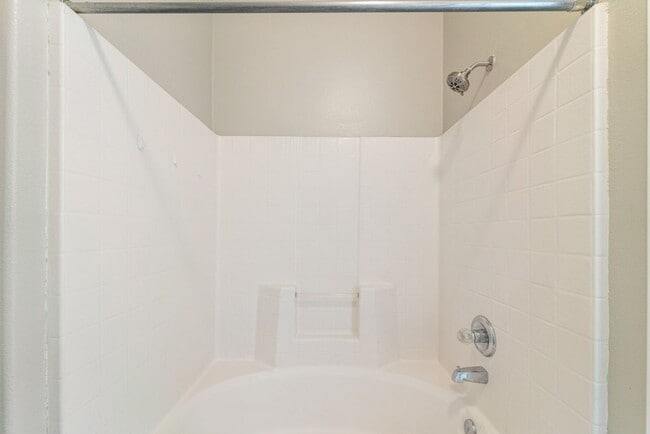 Building Photo - Gorgeous Town Home- Gated community- Pool