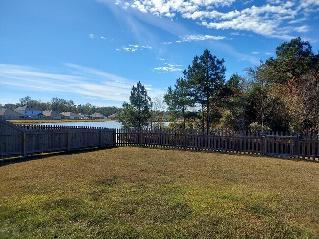 Building Photo - 13060 Fowler Dr