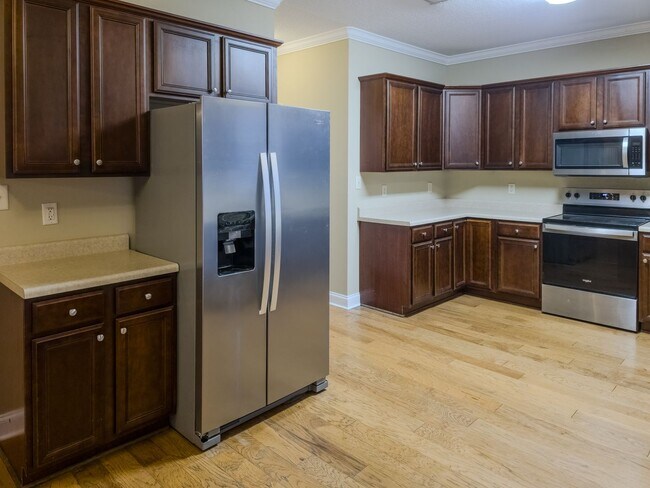 Building Photo - Knoxville 37931 - 4 bedroom 2.5 bath - call Ryan Fogarty 865-333-4840