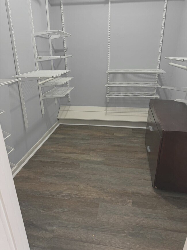 Building Photo - 727 Bunker Hill Rd