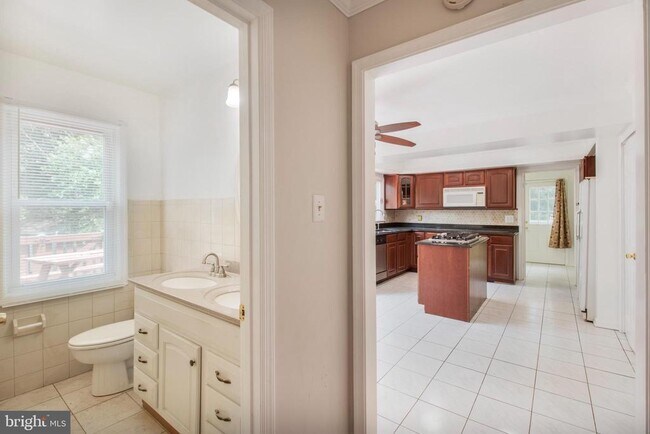 Building Photo - 13920 Wagon Way