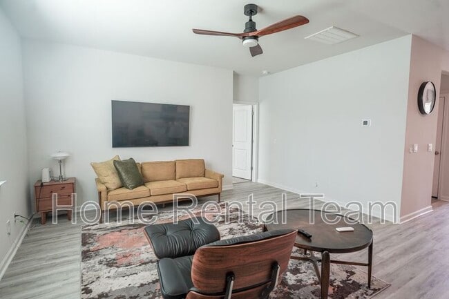 Building Photo - 156 Kraft Kove