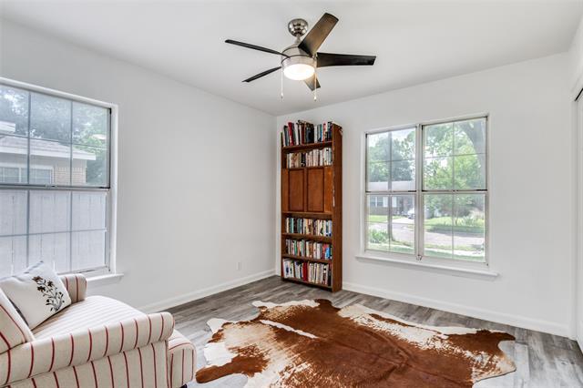 Building Photo - 2427 Tolosa Dr