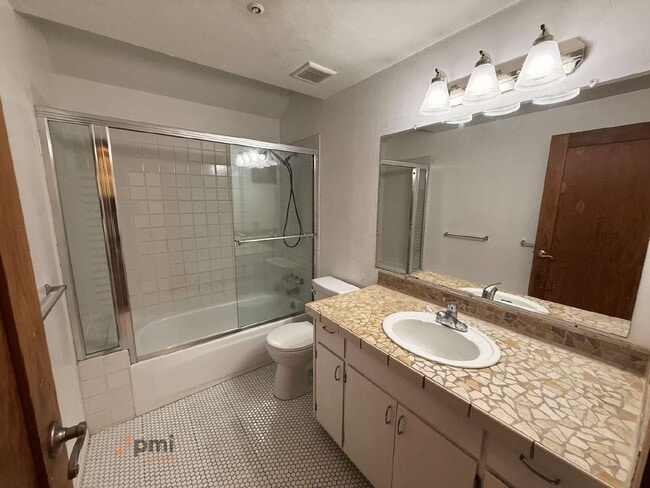 Building Photo - 4-Bedroom Residence in Martinez with Flexible Living Spaces