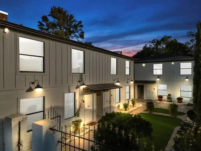 Building Photo - 2620 Arbor St