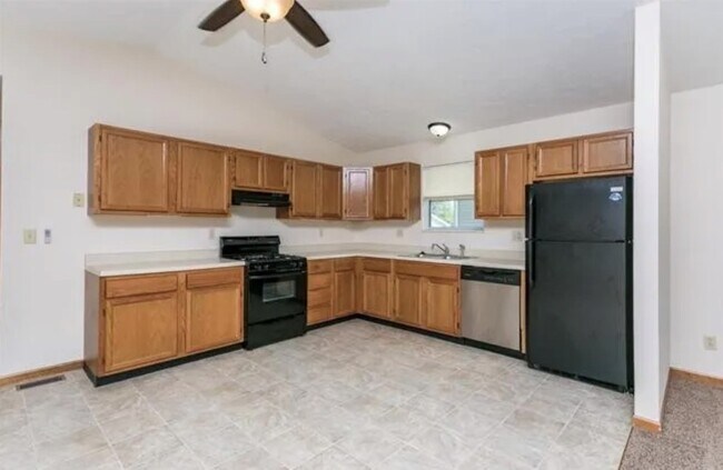 Building Photo - 1702 Schobert Dr