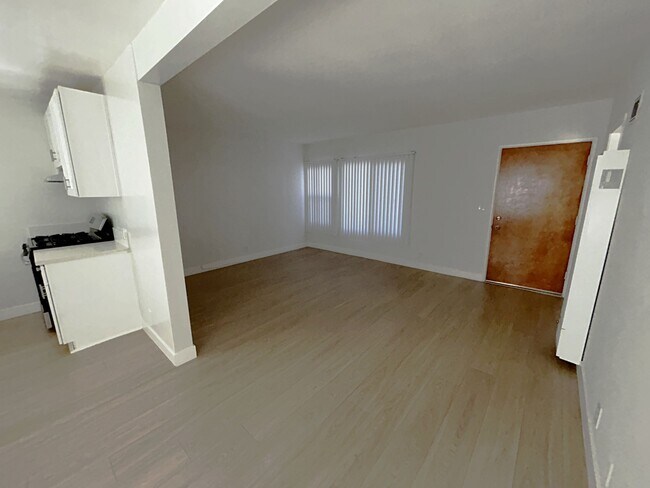 Building Photo - 803 S Crenshaw Blvd