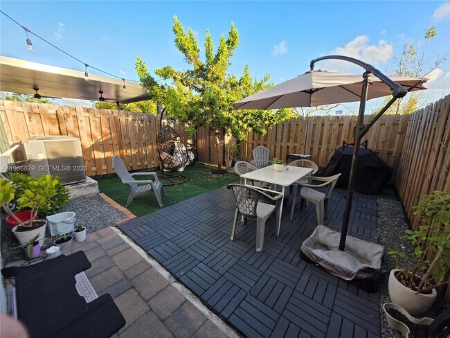 Building Photo - 466 NE 12th St