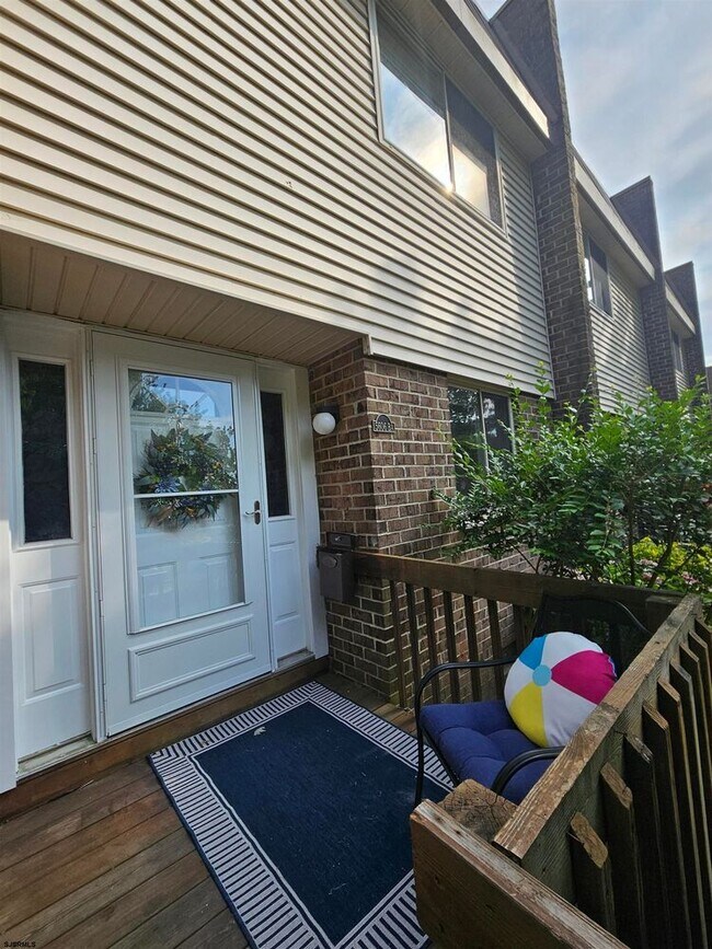 Building Photo - 5606 Burk Ave