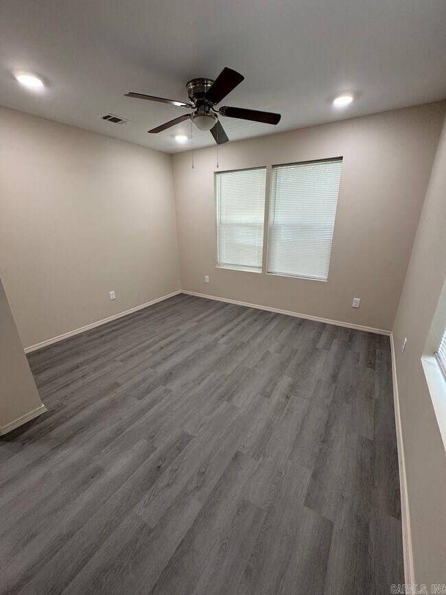 Building Photo - 1224 School St