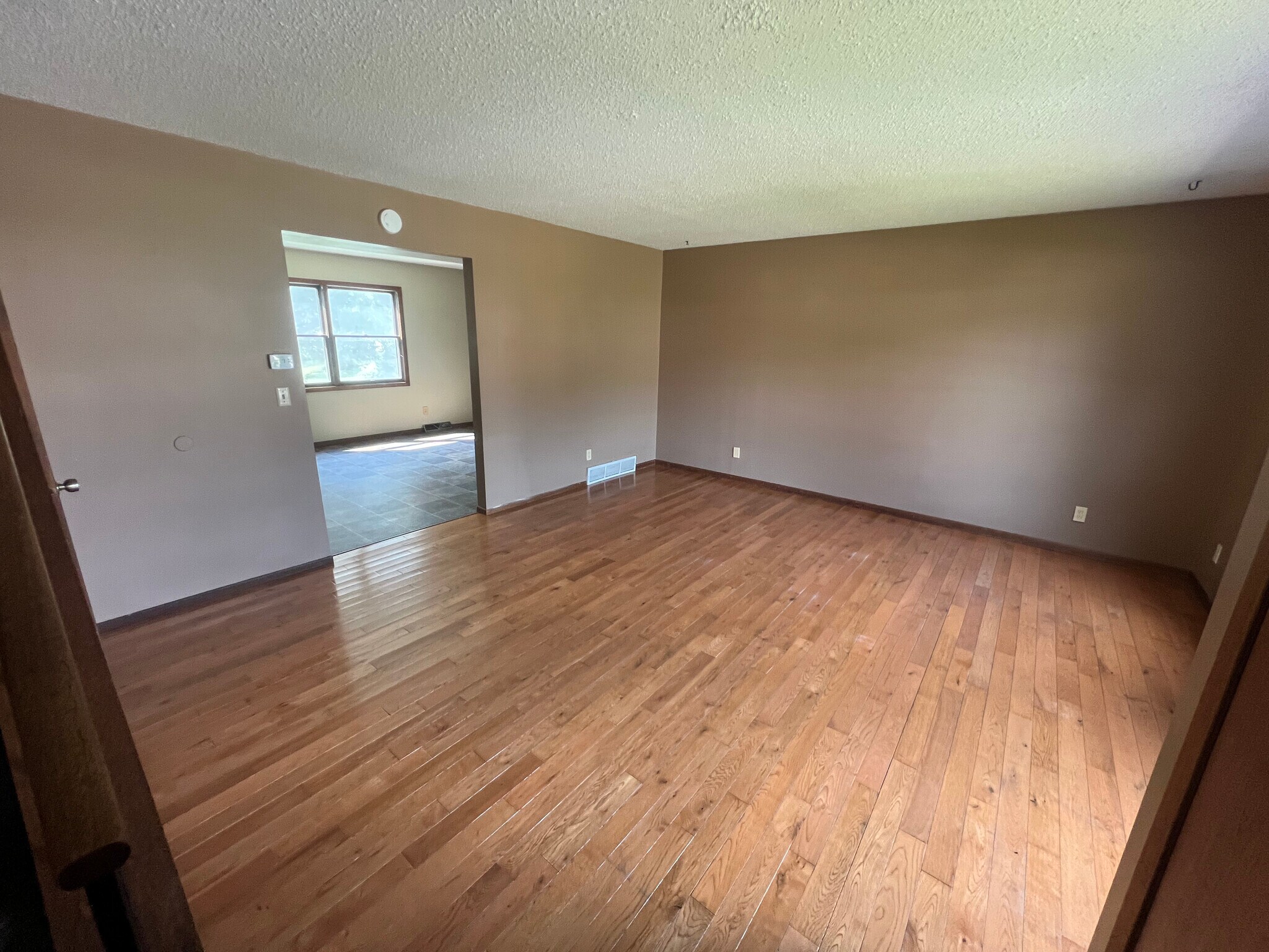 Building Photo - 3322 Glendale Ave